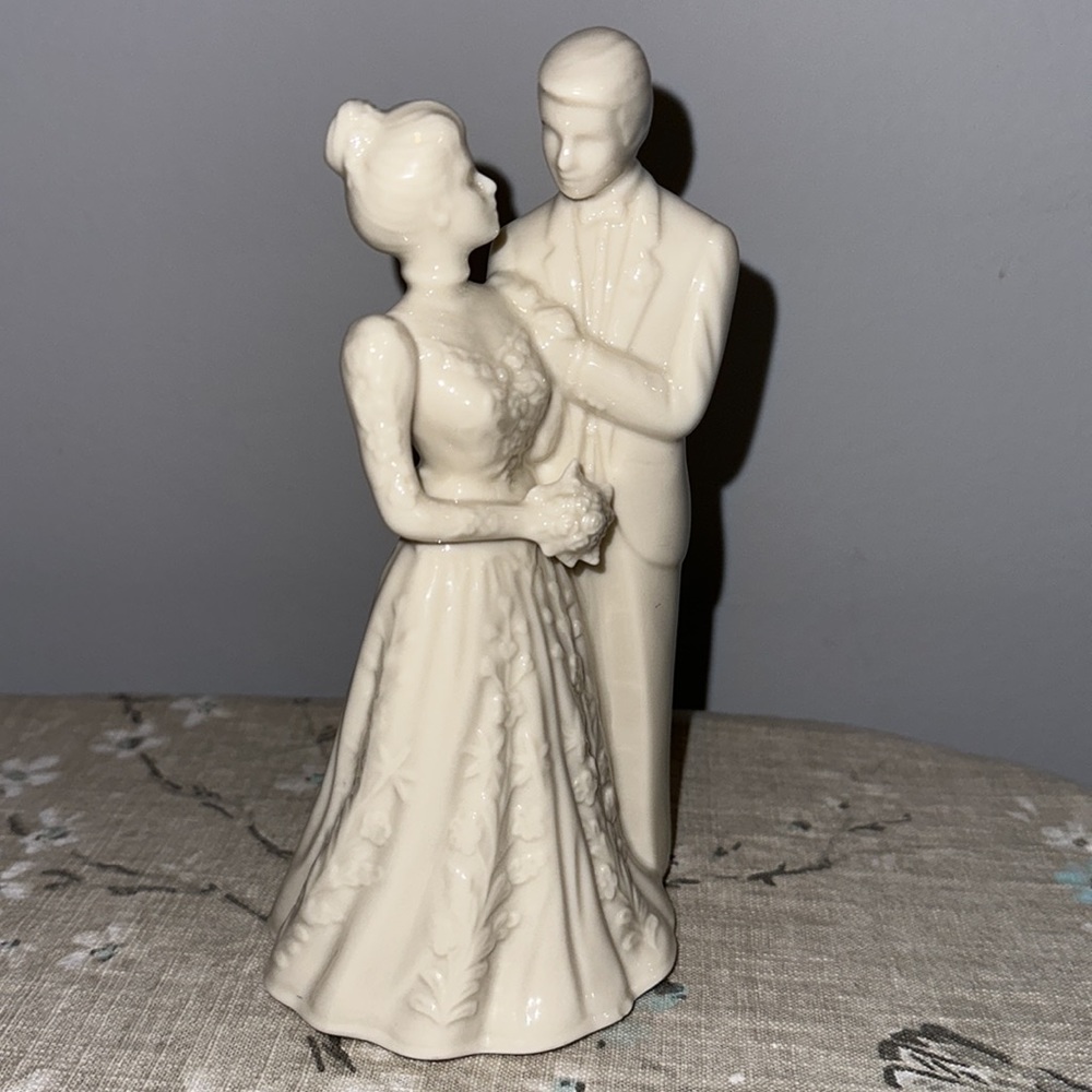 Lenox Bride and Groom Cake Topper - Picture 2 of 10
